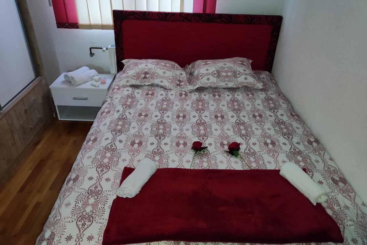 Ferienwohnung Vela-Edo Zavidovici Exterior foto